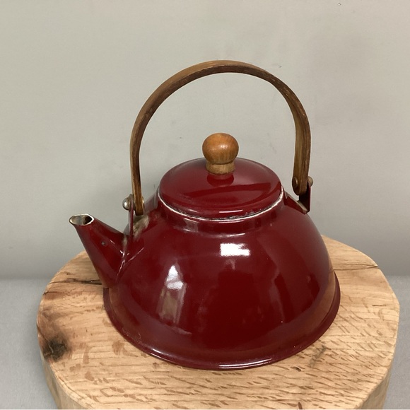 Vintage - MCM - Danish Red Enamel Tea Pot / Kettle - Wood Handle & Knob - Rare - Picture 4 of 13